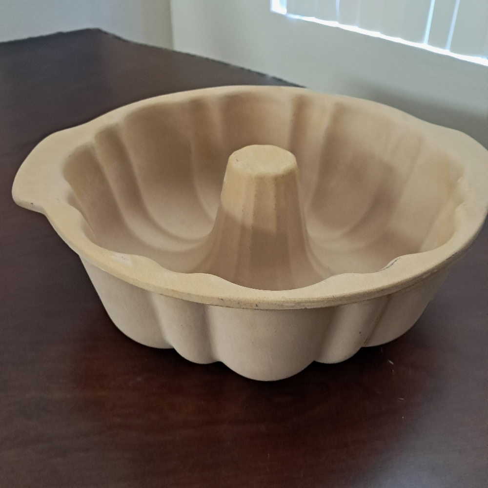 Pampered Chef bundt pan